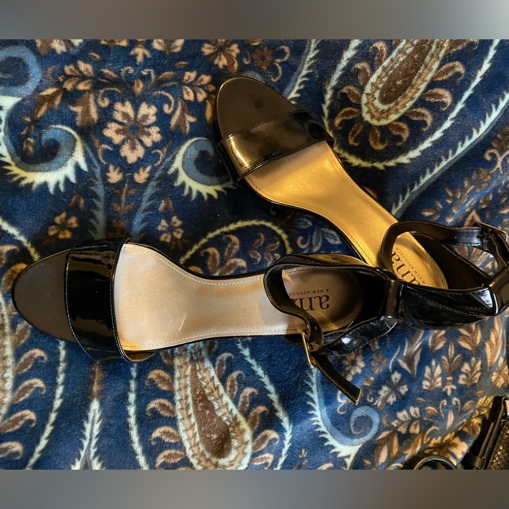 Ana patent black heals size 8